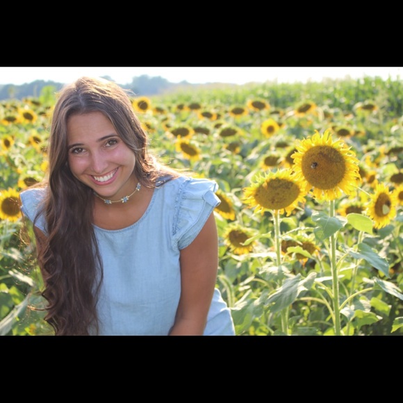 Meet your Posher, Mikayla - Picture 1 of 2